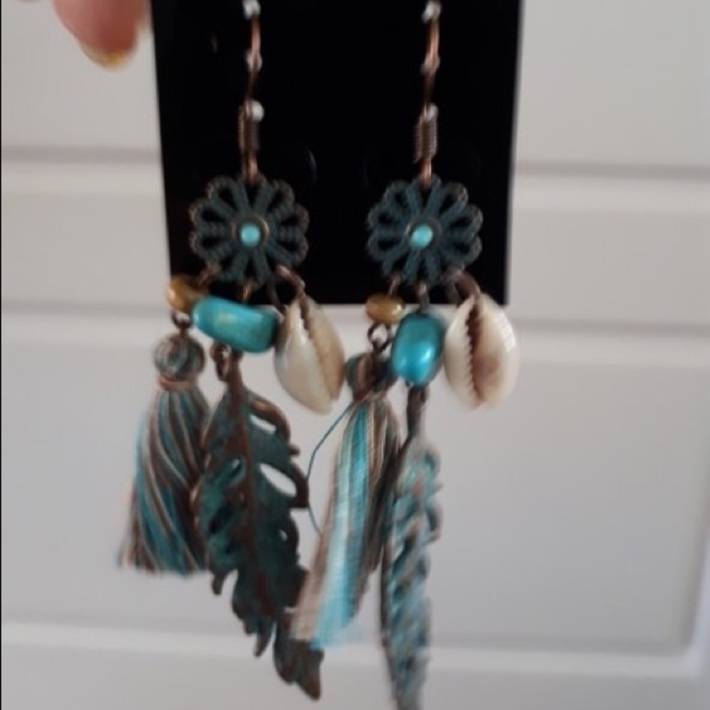 Earring - Picture 2 of 4
